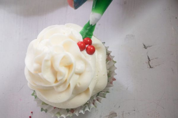 how to add holly to Christmas holly cupcakes