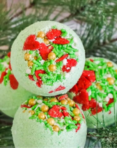 DIY Grinch bath bombs