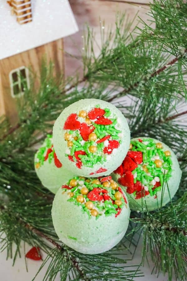 DIY Grinch bath bombs