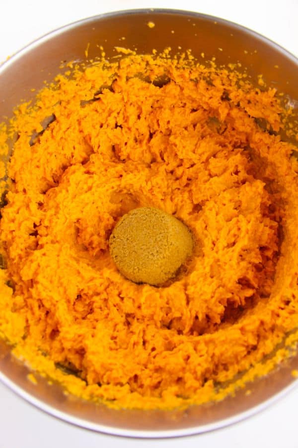 blending sweet potatoes for casserole