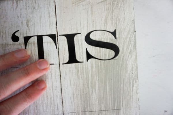 how to apply the letters to a DIY Tis the Season Porch Leaner Sign