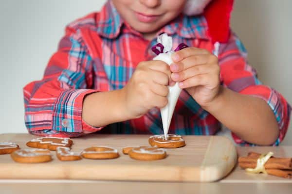 Christmas activities for preschoolers decorating cookies