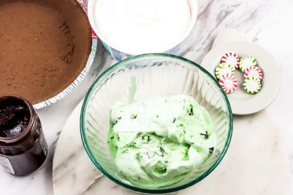 ingredients for a mint chocolate dessert pie