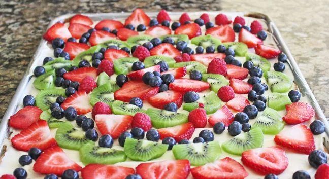 Strawberry, kiwi, and berries pizza cake