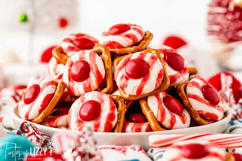 peppermint pretzels in a bowl