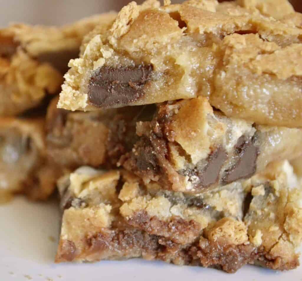 close up shot of smores cookie bars