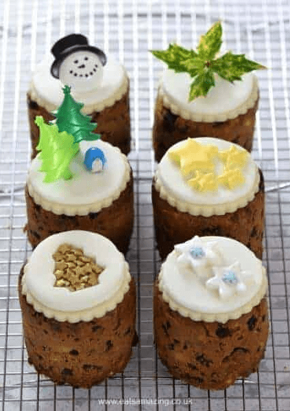 Mini tin can cakes with Christmas decors