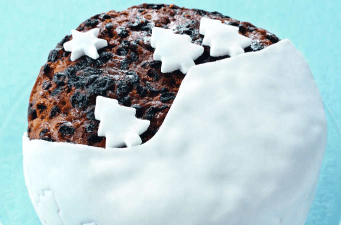 Cake with a Christmas decor