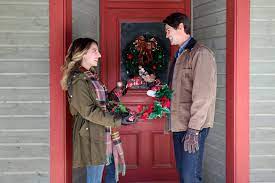 Sam and Noah fall in love in HEART OF THE HOLIDAYS